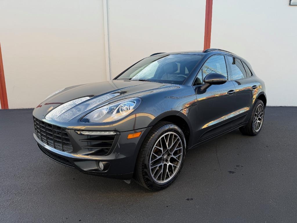 2017 Porsche Macan Base's photo