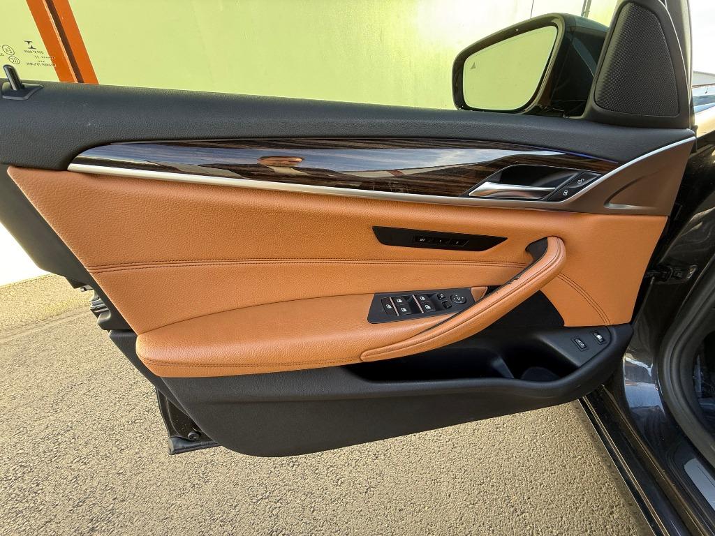 2018 BMW 5 Series 530e - Photo 10