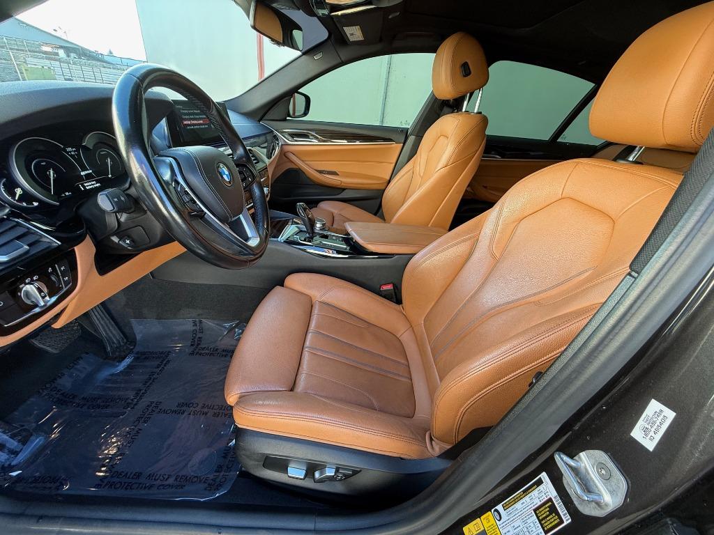 2018 BMW 5 Series 530e - Photo 11