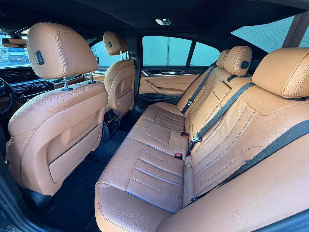 2018 BMW 5 Series 530e - Photo 12