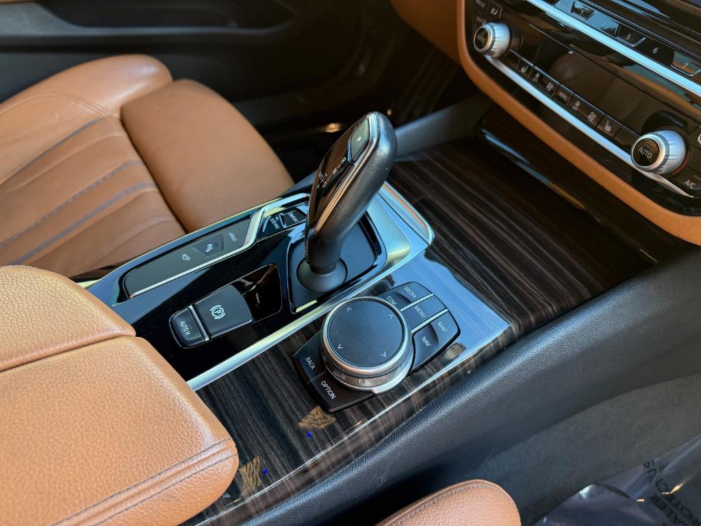 2018 BMW 5 Series 530e - Photo 16