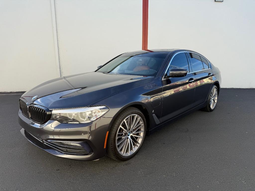 2018 BMW 5 Series 530e's photo