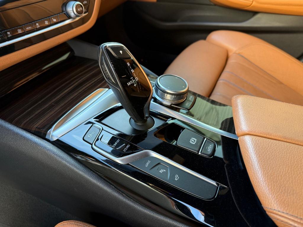 2018 BMW 5 Series 530e - Photo 17