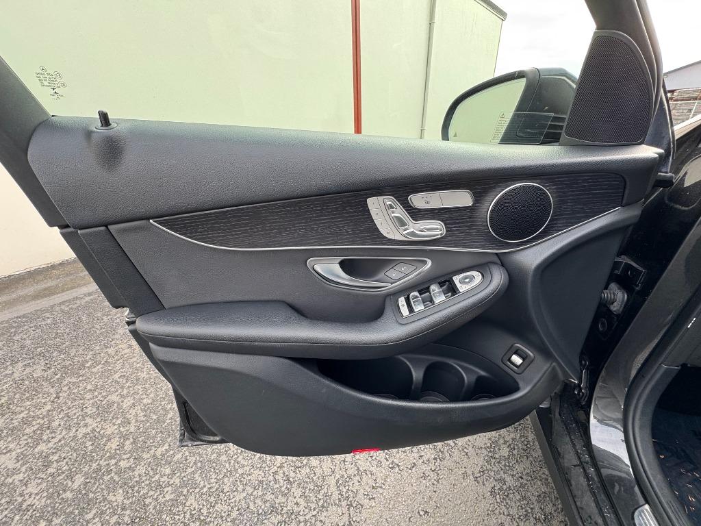 2021 Mercedes-Benz GLC GLC300 - Photo 11